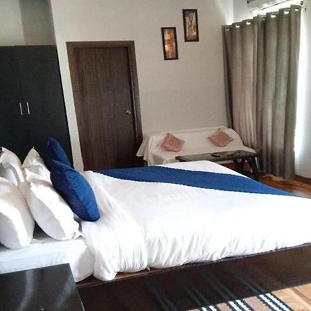 Vrindavan Dreams Hotel And Suites Exterior photo