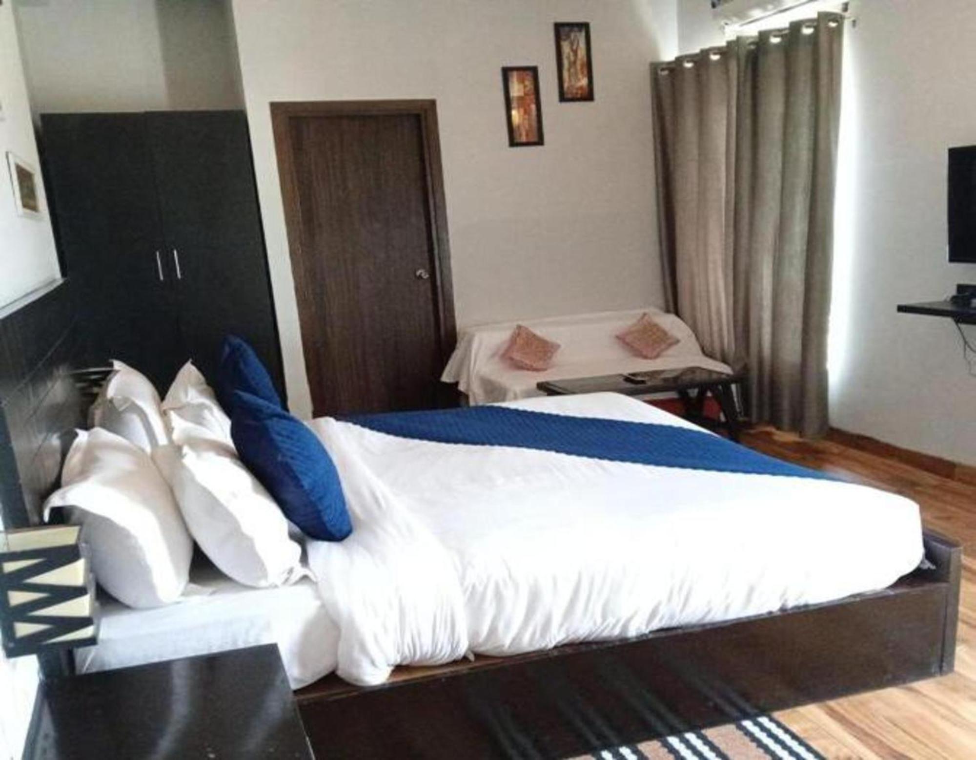 Vrindavan Dreams Hotel And Suites Exterior photo