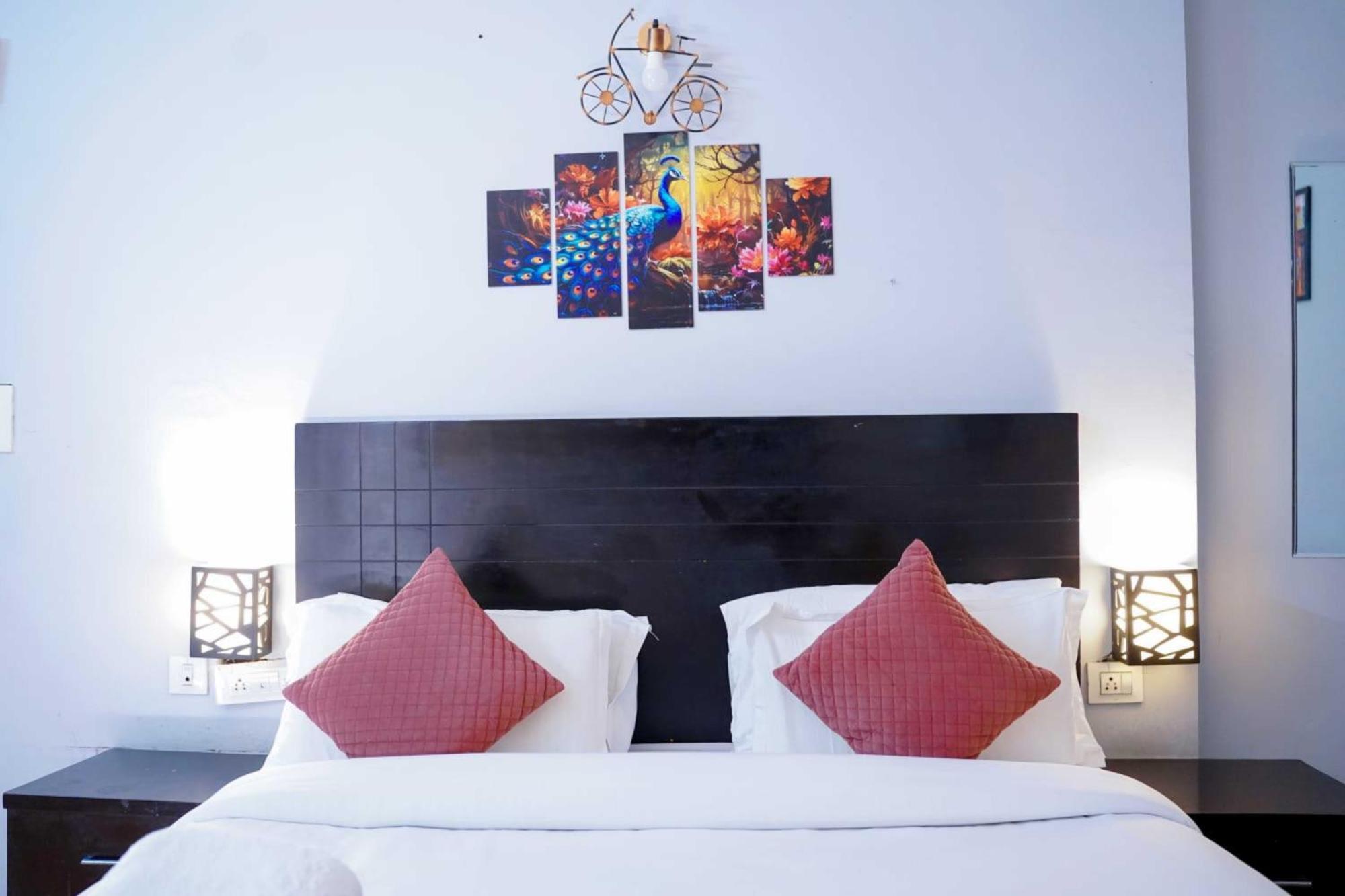 Vrindavan Dreams Hotel And Suites Exterior photo