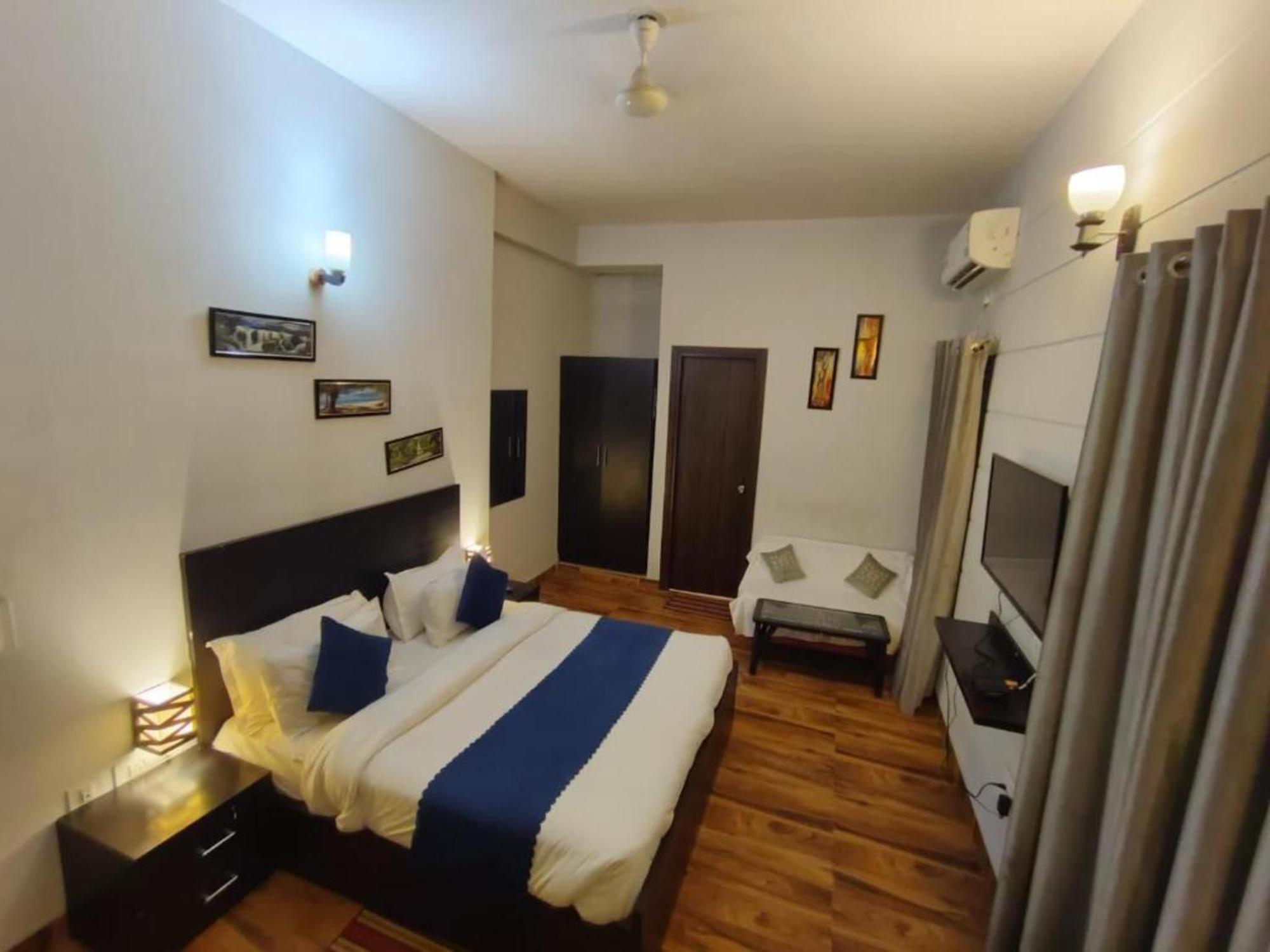 Vrindavan Dreams Hotel And Suites Exterior photo