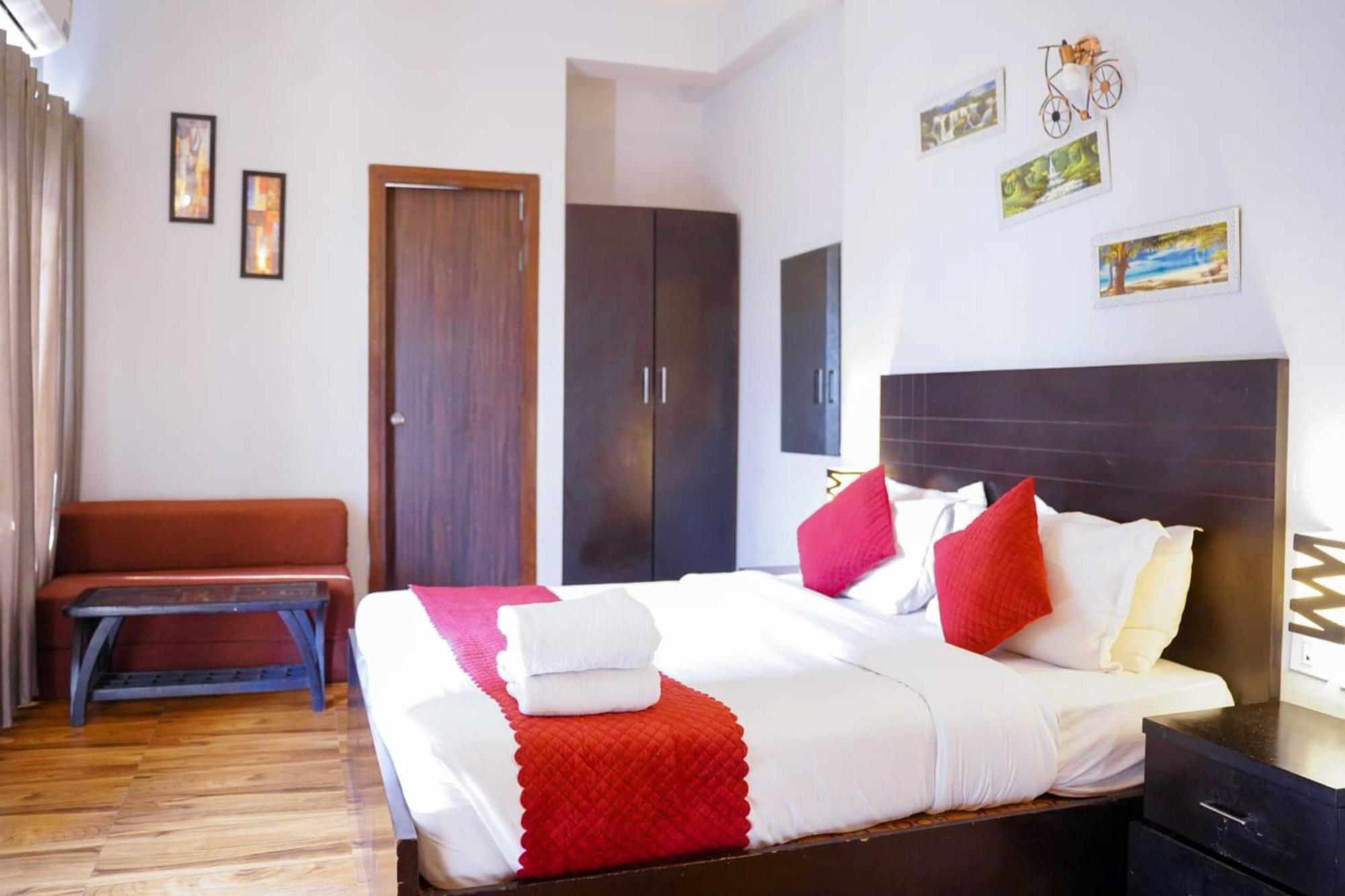 Vrindavan Dreams Hotel And Suites Exterior photo