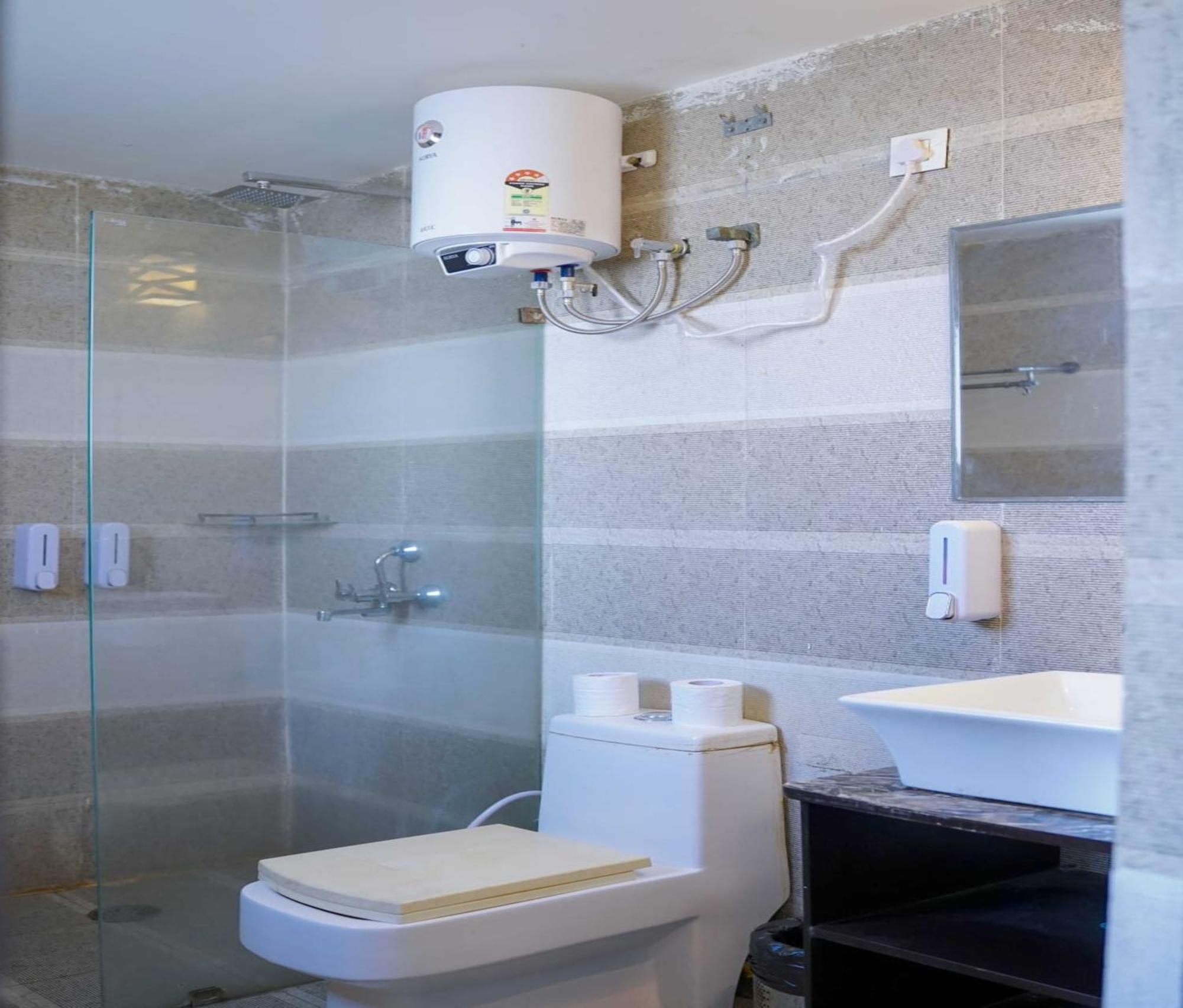 Vrindavan Dreams Hotel And Suites Exterior photo