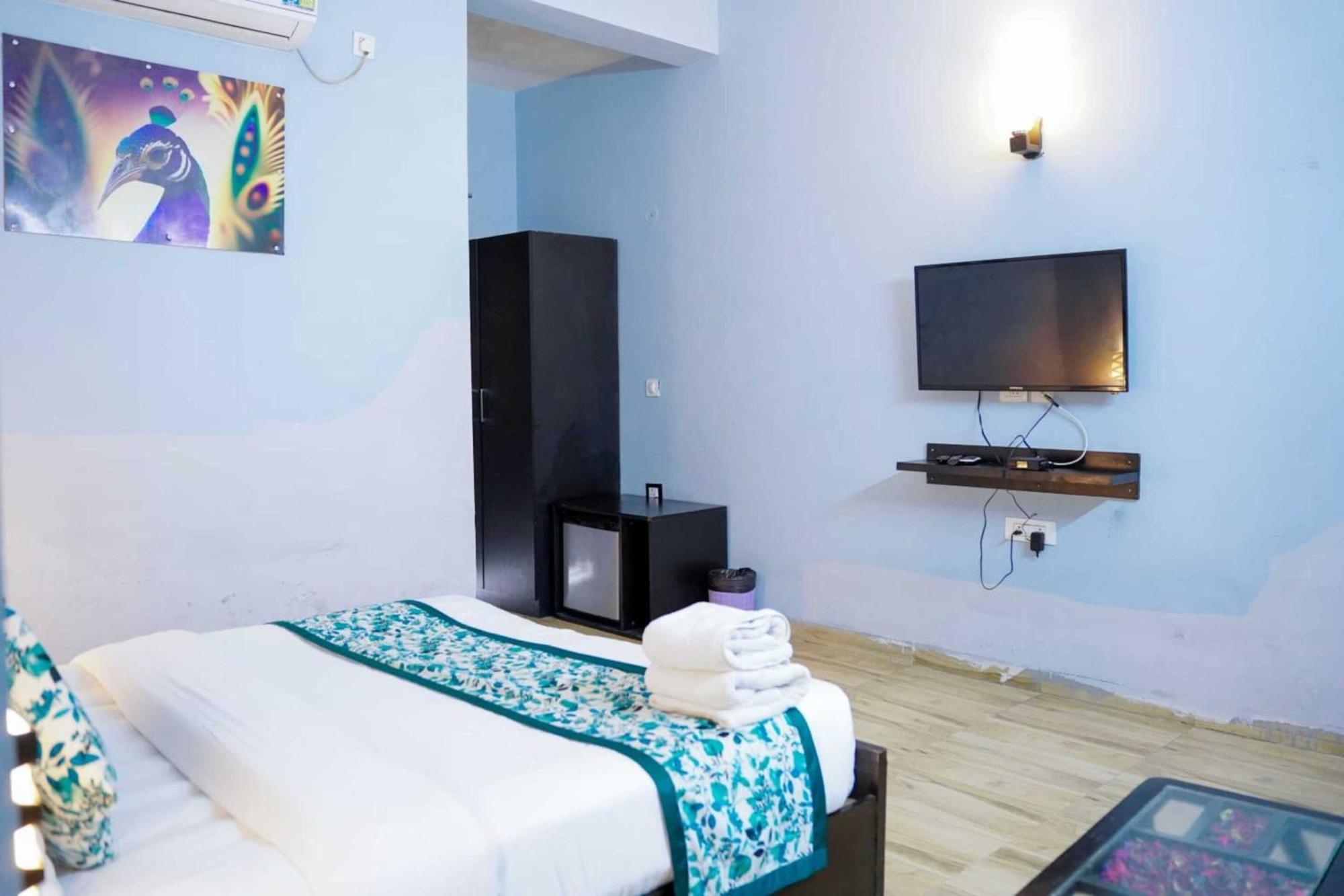 Vrindavan Dreams Hotel And Suites Exterior photo