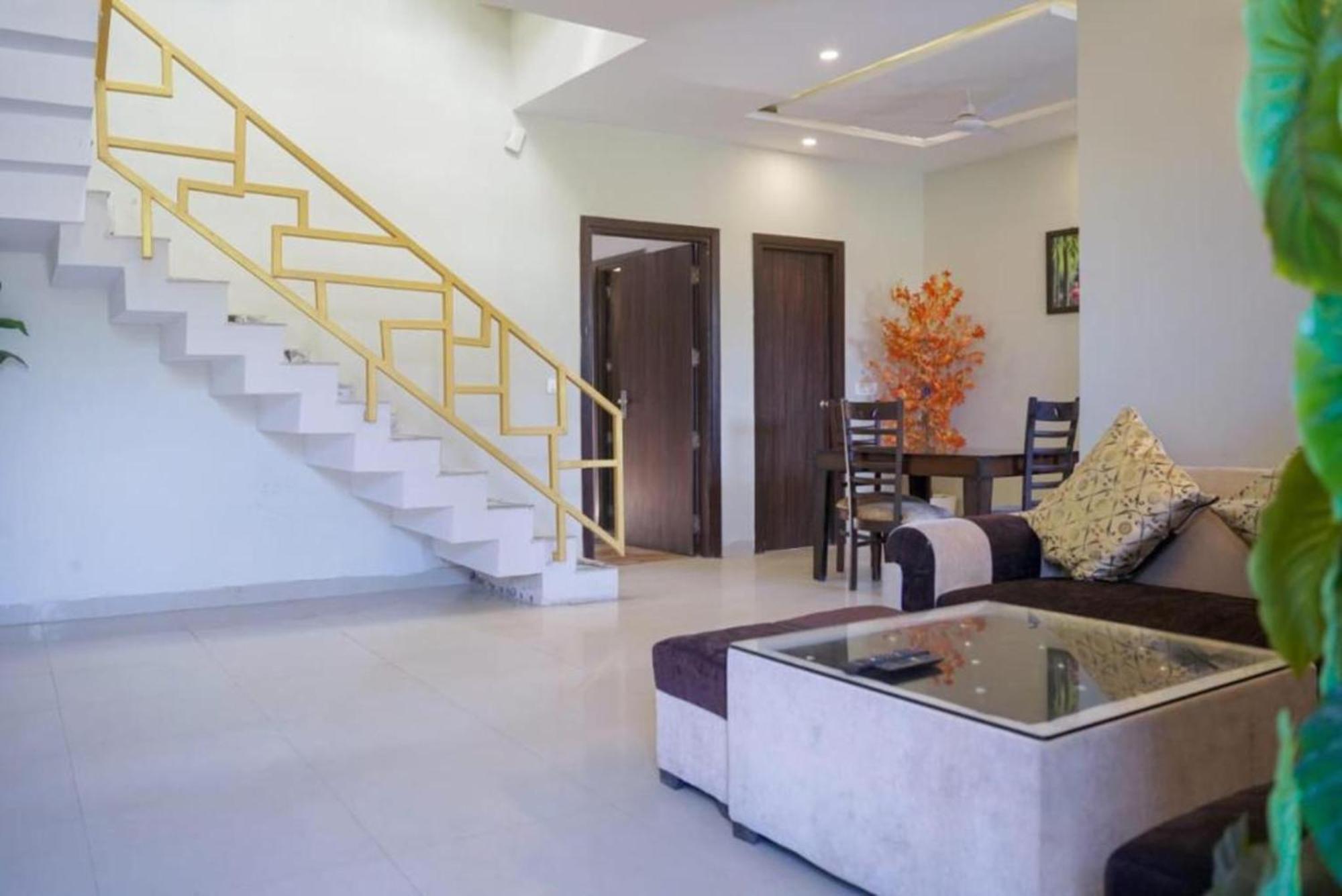 Vrindavan Dreams Hotel And Suites Exterior photo